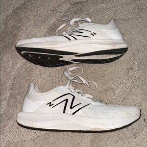 NEW BALANCE RUNNING SHOES